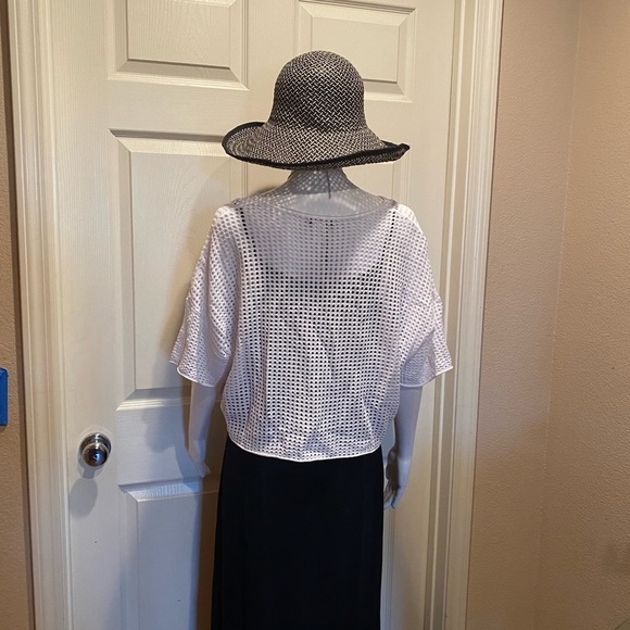 White  Mesh crop  light weight sweater. - Picture 3 of 3